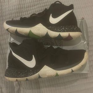 Kyrie 5 black magic basketball shoes
